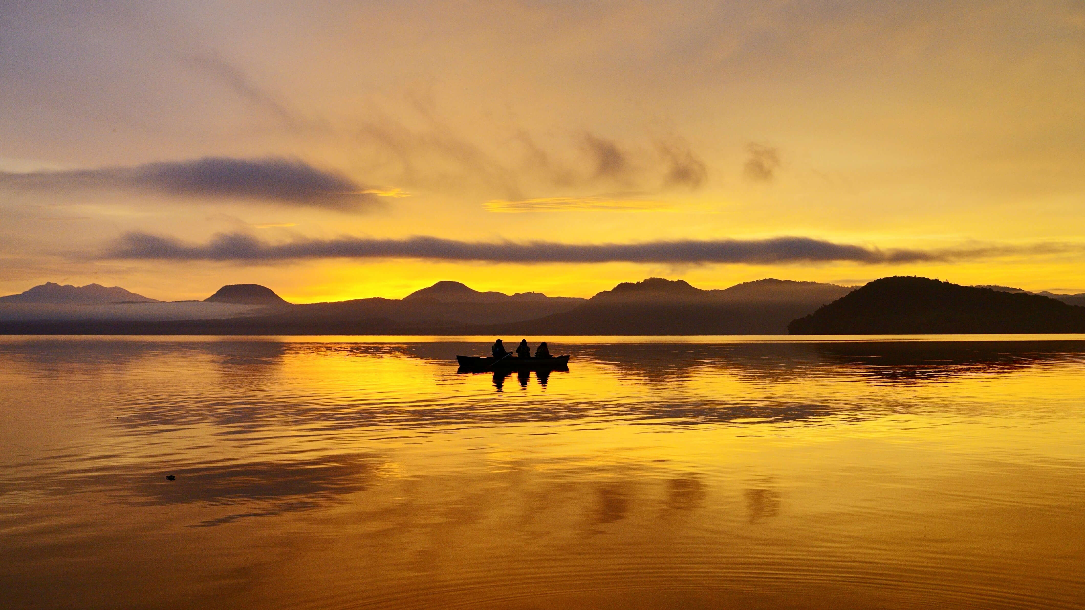 『静かな出発』瑠璃色さん